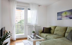 Bright 1Bdr With Balcony & Parking